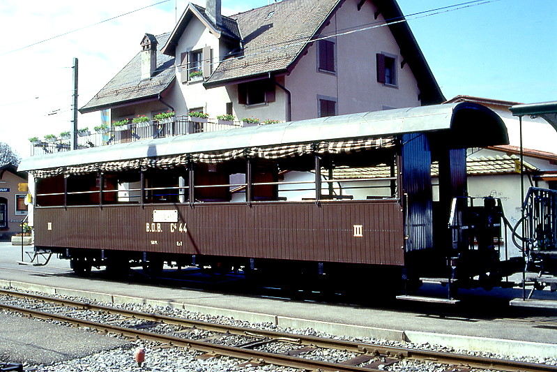 BC Museumsbahn - ex BOB C4 44 am 23.05.1999 in Blonay - 3.Klasse Sommer-Personenwagen 4-achsig mit 2 offenen Plattformen - Ug Baujahr 1893 Kasten Bj 1926 - SIG - Gewicht 8,90t - 56 Sitzpl�tze - L�P 12,37m - zul�ssige Geschwindigkeit 60 km/h - Lebenslauf: ex BOB C4 44 - 1956 B4 44 - 31.12.1965 ausr - 1986 an BC - 1990 in Betrieb
