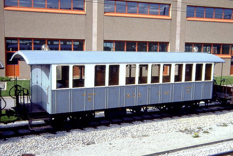 BC Museumsbahn - ex BOB C4 44 am 31.05.1993 in Chaulin - 3.Klasse Sommer-Personenwagen 4-achsig mit 2 offenen Plattformen - Ug Baujahr 1893 Kasten Bj 1926 - SIG - Gewicht 8,90t - 56 Sitzplätze - LüP 12,37m - zulässige Geschwindigkeit 60 km/h - Lebenslauf: ex BOB C4 44 - 1956 B4 44 - 31.12.1965 ausr - 1986 an BC - 1990 in Betrieb
