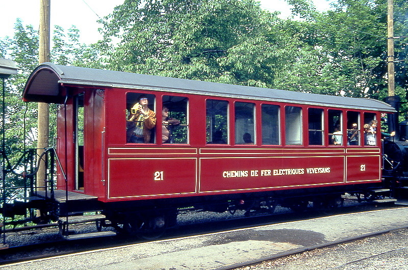 BC Museumsbahn - ex CEV BC� 21 am 31.05.1993 in Chamby - 2./3.Klasse-Personenwagen - Baujahr 1902 - SWS - Fahrzeuggewicht 8,60t - 8/32 Sitzpl�tze - L�P 10,16m - zul�ssige Geschwindigkeit 45 km/h - Lebenslauf: CEV BC 21 - 1971 an BC BC� 21
