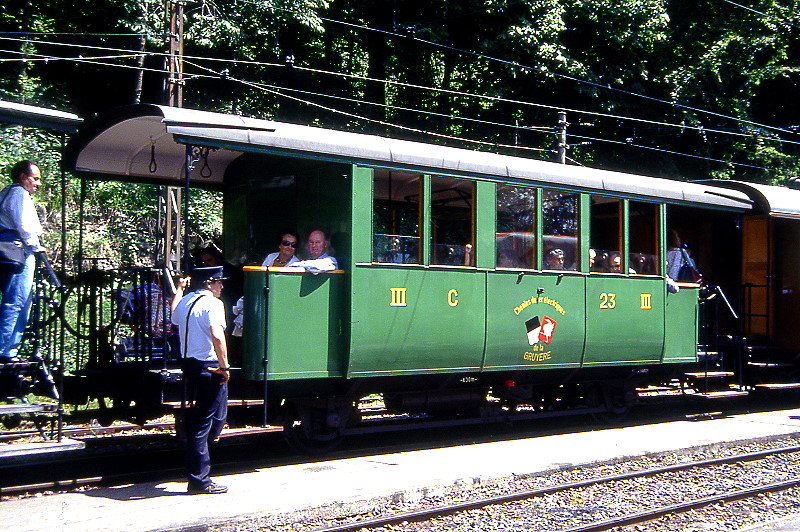 BC Museumsbahn - ex GFM C² 23 am 31.05.1993 im Depot Chaulin - 3.Klasse-Personenwagen - Baujahr 1903 - SWS - Fahrzeuggewicht 7,50t - LüP 8,90m - Sitzplätze 24 - zulässige Geschwindigkeit 50 km/h - Lebenslauf: ex CEG BC 23 - 1923 C 23 - 1942 GFM C 223 - 1956 B² 223 - 1969 BC C² 23
