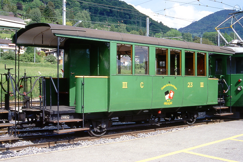 BC Museumsbahn - ex GFM C 23 am 19.05.1997 in Blonay - 3.Klasse-Personenwagen - Baujahr 1903 - SWS - Fahrzeuggewicht 7,50t - LüP 8,90m - Sitzplätze 24 - zulässige Geschwindigkeit 50 km/h - Lebenslauf: ex CEG BC 23 - 1923 C 23 - 1942 GFM C 223 - 1956 B² 223 - 1969 BC C 23
