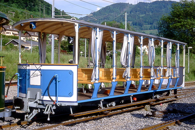 BC Museumsbahn - ex LCD C 21 am 19.05.1997 in Blonay - 3.Klasse-Personenwagen (Sommer) 2-achsig - Baujahr 1911 - SWS - Fahrzeuggewicht 5,10t - 40 Sitzplätze - LüP 9,87m - zulässige Geschwindigkeit 50 km/h - Lebenslauf: LCD C 21 - 1964 B² 21 - 1970 remisiert La Santa - 12/1990 an BC C 21 - 1995 Inbetriebnahme

