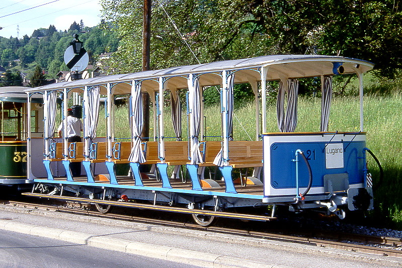 BC Museumsbahn - ex LCD C 21 am 19.05.1997 in Blonay - 3.Klasse-Personenwagen (Sommer) 2-achsig - Baujahr 1911 - SWS - Fahrzeuggewicht 5,10t - 40 Sitzplätze - LüP 9,87m - zulässige Geschwindigkeit 50 km/h - Lebenslauf: LCD C 21 - 1964 B² 21 - 1970 remisiert La Santa - 12/1990 an BC C 21 - 1995 Inbetriebnahme
