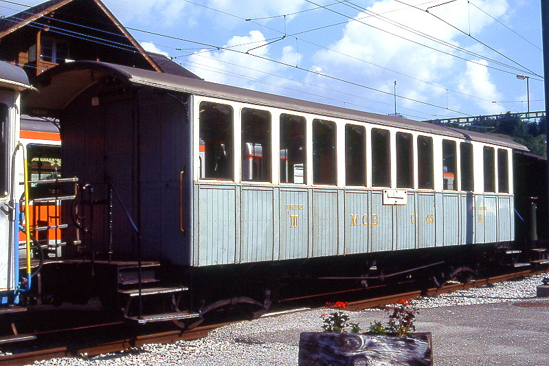 BC Museumsbahn - ex MOB C4 45 am 13.07.1996 in Montbovon - 3.Klasse Personenwagen 4-achsig mit 2 offenen Plattformen - Baujahr 1902 - SIG - Gewicht 9,80t - 48 Sitzplätze - LüP 11,30m - zulässige Geschwindigkeit 55 km/h - Lebenslauf: ex MOB BC4 22 - 1912 C4 45 - 1956 B4 45 - 1964 B 45 1971 an BC C4 45
