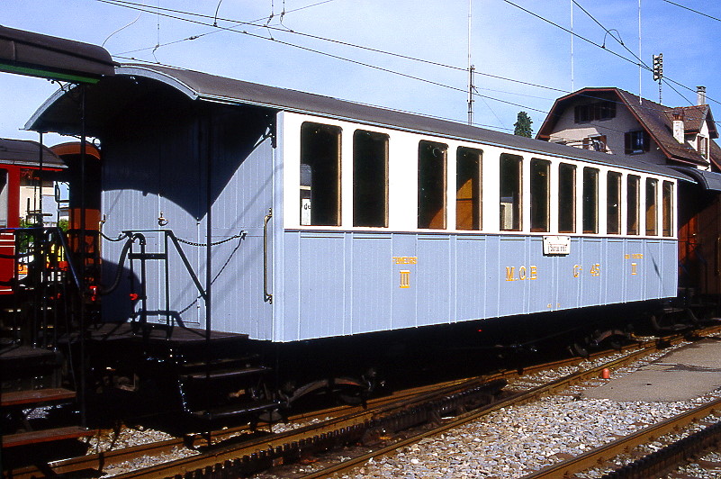 BC Museumsbahn - ex MOB C4 45 am 19.05.1997 in Blonay - 3.Klasse Personenwagen 4-achsig mit 2 offenen Plattformen - Baujahr 1902 - SIG - Gewicht 9,80t - 48 Sitzplätze - LüP 11,30m - zulässige Geschwindigkeit 55 km/h - Lebenslauf: ex MOB BC4 22 - 1912 C4 45 - 1956 B4 45 - 1964 B 45 1971 an BC C4 45
