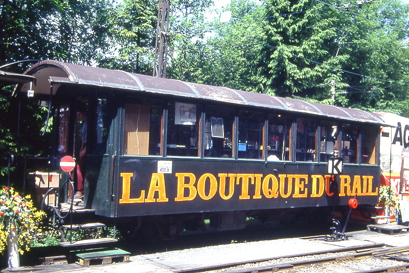 BC Museumsbahn - ex RhB B� 2191 am 31.05.1993 in Chaulin - ex Salonwagen als Kiosk 2-achsig mit 2 offenen Plattformen - Baujahr 1903 - SIG - Gewicht 9,00t - 26 Sitzpl�tze - L�P 10,44m - zul�ssige Geschwindigkeit 40 km/h - Lebenslauf: RhB As 2 - 1948 BC 2101 - 1956 B 2191 - 1964 B� 2194 - 1969 ausr. - 1970 an BC B� 2191 - 1999 As� 2
