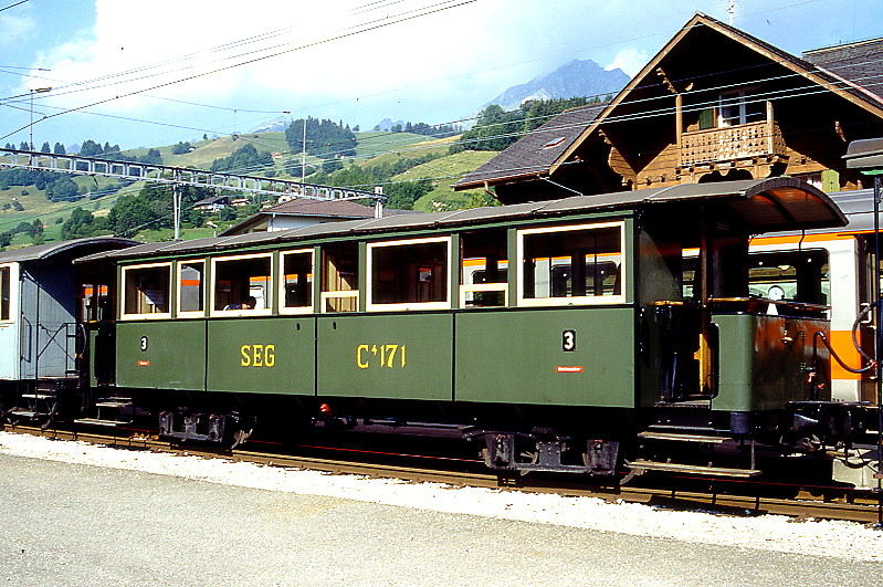 BC Museumsbahn - ex SEG C4 171 am 13.07.1993 in Montbovon - 3.Klasse Personenwagen 4-achsig mit 2 offenen Plattformen - Baujahr 1891 - Herbrand/K�ln - Gewicht 10,00t - Sitzpl�tze 46 - L�P 11,30 - Lebenslauf: ex SEG C4 171 - 1956 B 171 - 1964 B4 171 - 1967 BC C4 171
