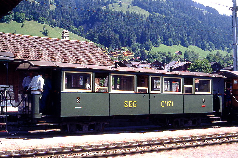 BC Museumsbahn - ex SEG C4 171 am 13.07.1993 in Rougemont - 3.Klasse Personenwagen 4-achsig mit 2 offenen Plattformen - Baujahr 1891 - Herbrand/K�ln - Gewicht 10,00t - Sitzpl�tze 46 - L�P 11,30 - Lebenslauf: ex SEG C4 171 - 1956 B 171 - 1964 B4 171 - 1967 BC C4 171
