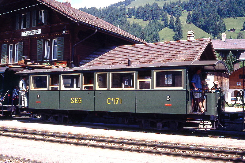 BC Museumsbahn - ex SEG C4 171 am 13.07.1993 in Rougemont - 3.Klasse Personenwagen 4-achsig mit 2 offenen Plattformen - Baujahr 1891 - Herbrand/K�ln - Gewicht 10,00t - Sitzpl�tze 46 - L�P 11,30 - Lebenslauf: ex SEG C4 171 - 1956 B 171 - 1964 B4 171 - 1967 BC C4 171
