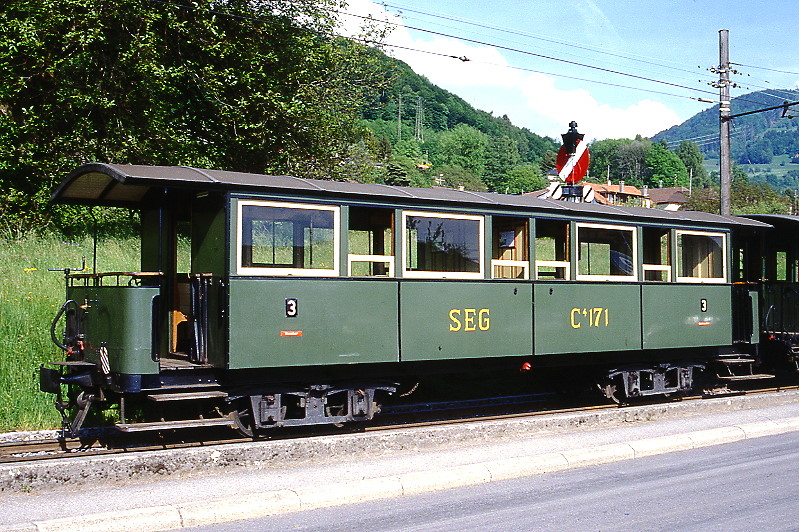 BC Museumsbahn - ex SEG C4 171 am 19.05.1997 in Blonay - 3.Klasse Personenwagen 4-achsig mit 2 offenen Plattformen - Baujahr 1891 - Herbrand/K�ln - Gewicht 10,00t - Sitzpl�tze 46 - L�P 11,30 - Lebenslauf: ex SEG C4 171 - 1956 B 171 - 1964 B4 171 - 1967 BC C4 171
