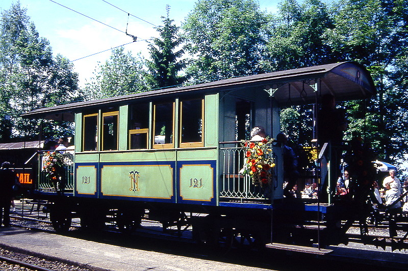 BC Museumsbahn - ex TN C4 121 am 31.05.1993 in Depot Chaulin - Tramanhänger 4-achsig mit 2 offenen Plattformen - Baujahr 1892 - Basel - Gewicht 7,40t - Sitzplätze 15 - LüP 9,10 - Lebenslauf: ex TN BC 1 - 1907 C 121 - 1964 B4 121 - 1967 BC C4 121
