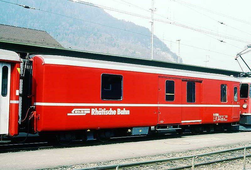 D 4206 - Gep�ckwagen am 19.03.1998 in Landquart - Baujahr 1949 - SWS - Fahrzeuggewicht 14,00t - Zuladung 8,00t - L�P 12,94m - zul�ssige Geschwindigkeit 90 km/h.-  �3=12.08.1989 �2=10.02.95 - RhB-Logo deutsch - Lebenslauf: ex F4� 4206 - 1964 D 4206. Hinweis: jetzt dicke Fahrzeugnummer
