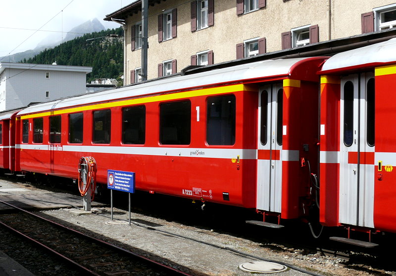 RhB - A 1223 am 27.07.2010 in St.Moritz - 1.Klasse Einheitspersonenwagen Typ I - �bernahme 20.12.1962 - FFA/SIG - Fahrzeuggewicht 21,00t - Sitzpl�tze 36 - L�P 18,42m - zul�ssige Geschwindigkeit 90 km/h - Logo Graub�nden in deutsch - Lebenslauf: ex A4� 1223 - 1964 A 1223 - 12.07.1991 A(WR-S) 1223 - 15.07.2008 A 1223
