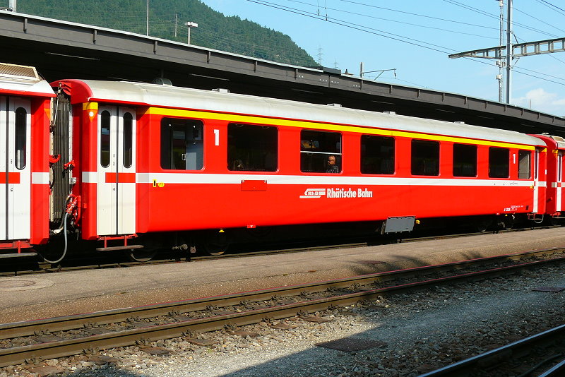 RhB - A 1228 am 13.07.2013 in Landquart - 1.Klasse Einheitspersonenwagen Typ I - �bernahme 23.09.1965 - FFA/SIG - Fahrzeuggewicht 19,00t - Sitzpl�tze 36 - L�P 18,42m - zul�ssige Geschwindigkeit 90 km/h - Logo Graub�nden in deutsch
