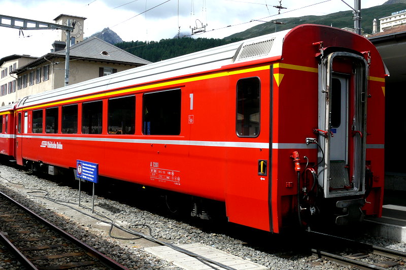 RhB - A 1281 am 30.07.2010 in St.Moritz - 1.Klasse Personenwagen - Einheitspersonenwagen Typ IV - �bernahme 19.07.1993 - SWP - Fahrzeuggewicht 18,00t - Sitzpl�tze 36 - L�P 18,50m - zul�ssige Geschwindigkeit 90 km/h - �1=28.01.2003 - Logo RhB in deitsch - Hinweis: Klassezahlen gro�, hoher Anschriftenblock, dicke Betriebsnummern
