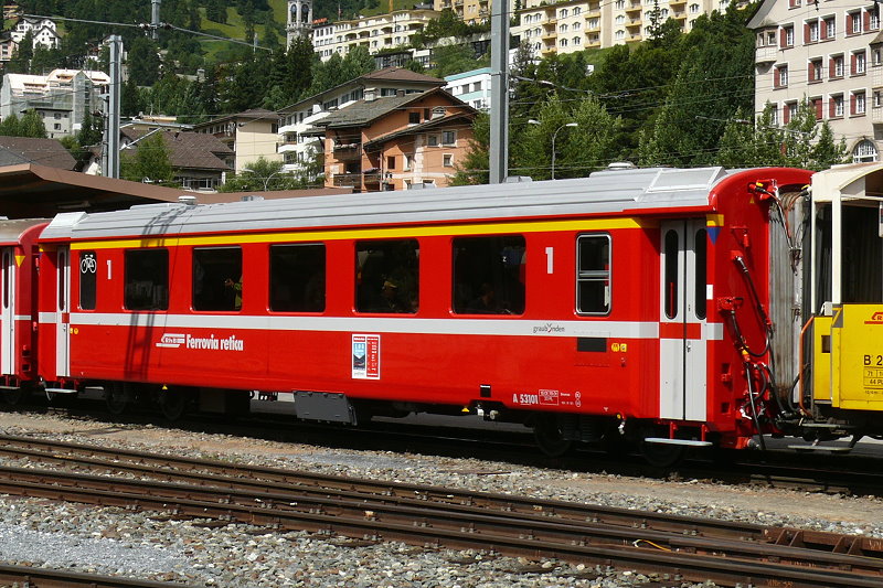RhB - A 531.01 am 25.07.2010 in St.Moritz - 1.Klasse Personenwagen - f�r Berninabahn verk�rzter Einheitspersonenwagen Typ III - �bernahme 02.05.1983 - FFA/SWP - Fahrzeuggewicht 16,00t - Sitzpl�tze 30 - L�P 16,45m - zul�ssige Geschwindigkeit 90 km/h - Logo Graub�nden in italienisch. Mutation: ex A 1271 - 21.05.2010 A 531.01
