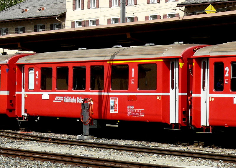 RhB - AB 1545 am 25.07.2010 in St.Moritz - 1./2.Klasse verk�rzter Einheitspersonenwagen (Typ I) f�r Berninabahn - �bernahme 18.07.1968 - FFA/SWP - Fahrzeuggewicht 14,00t - Sitzpl�tze 12/30 - L�P 14,91m - zul�ssige Geschwindigkeit 90 km/h - Logo in deutsch - �3=20.09.2002 �1=24.10.2008
