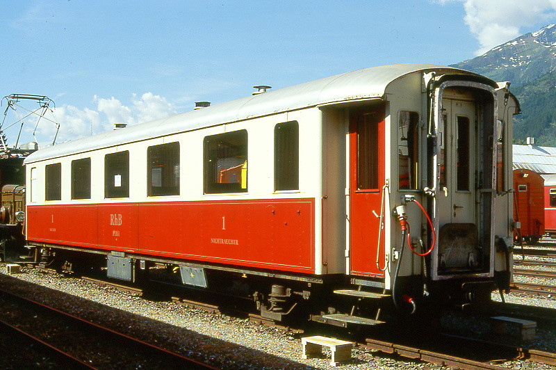 RhB - As 1161 am 07.06.1997 in Landquart - Historischer 1.Klasse Salonwagen 4-achsig - Baujahr 1929 - SIG - Fahrzeuggewicht 24,10t - Sitzpl�tze 24 - L�P 16,44m - zul�ssige Geschwindigkeit 90 km/h - �=08.03.1991 - Lebenslauf: ex A4� 61 - 1956 A4� 1161 - 1964 A 1161 1985 As 1161.
