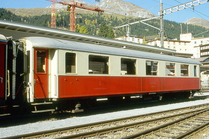 RhB - As 1161 am 25.10.1997 in Davos Platz - Historischer 1.Klasse Salonwagen 4-achsig - Baujahr 1929 - SIG - Fahrzeuggewicht 24,10t - Sitzpl�tze 24 - L�P 16,44m - zul�ssige Geschwindigkeit 90 km/h - �=08.03.1991 - Lebenslauf: ex A4� 61 - 1956 A4� 1161 - 1964 A 1161 1985 As 1161
