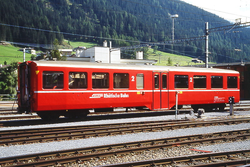 RhB - B 1516 am 21.08.2008 in Davos Platz - 2. Klasse Personenwagen - Leichtstahl Mitteleinstiegswagen - �bernahme 16.11.1956 - SIG - Fahrzeuggewicht 18,00t - Sitzpl�tze 23/30 - L�P 18,22m - zul�ssige Geschwindigkeit 90 km/h - �2=24.03.1995 - Logo RhB in deutsch. Lebenslauf: ex AB4� 1516 - 1964 AB 1516 - 24.03.1995 Pendelzugwagen - 06.12.2006 B 1516 - 12.05.2011 Abbruch
