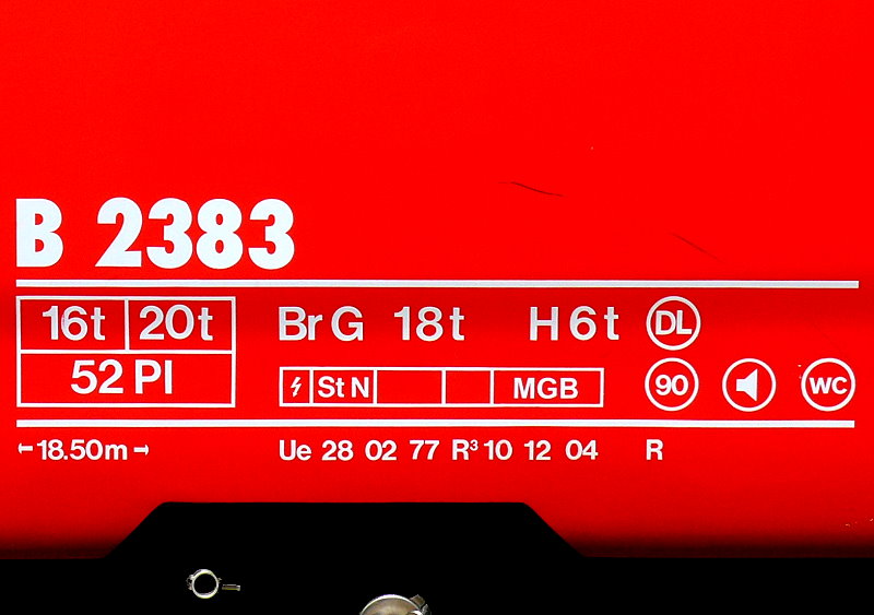 RhB - B 2383 am 30.07.2010 in St.Moritz - 2.Klasse Einheitspersonenwagen (Typ II) - �bernahme 28.02.1977 - FFA/SWP - Anschriftenfeld
