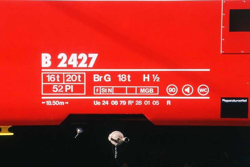RhB - B 2427 am 17.10.2008 in St.Moritz - 2.Klasse Einheitspersonenwagen (Typ II) - Anschriftenfeld
