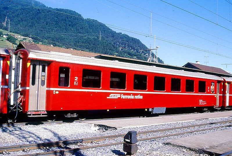 RhB - B 2444 am 20.06.1999 in Landquart - 2.Klasse Einheitspersonenwagen (Typ II) - �bernahme 18.03.1980 - FFA/SWP - Fahrzeuggewicht 15,00t - Sitzpl�tze 52 - L�P 18,50m - zul�ssige Geschwindigkeit 90 km/h - �2=04.11.1994 - Logo RhB in italienisch - mit Taster - Kennzeichnung an den Ecken gelb - Hinweis: Die Fahrzeugserie besteht aus 30 Wagen mit den Nummern 2421 bis 2450. 
