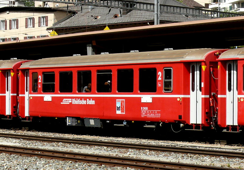 RhB - B 2458 am 25.07.2010 in St.Moritz - 2.Klasse verk�rzter Einheitspersonenwagen (Typ II) f�r Berninabahn  - �bernahme 09.10.1972 - FFA/SWP - Fahrzeuggewicht 14,00t - Sitzpl�tze 50 - L�P 14,90m - zul�ssige Geschwindigkeit 90 km/h - �3= 28.03.2002 - Logo RhB in deutsch - Hinweis: Die Fahrzeugserie bestand aus 10 Wagen mit den Nummern 2451 bis 2460. 
