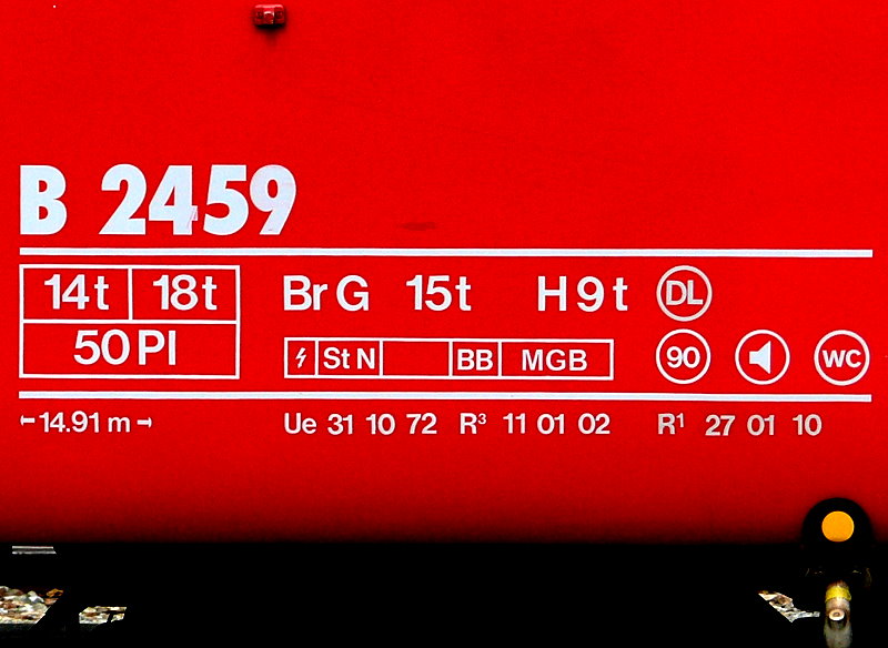 RhB - B 2459 am 26.07.2010 in St.Moritz - 2.Klasse verk�rzter Einheitspersonenwagen (Typ II) f�r Berninabahn  - Anschriftenfeld
