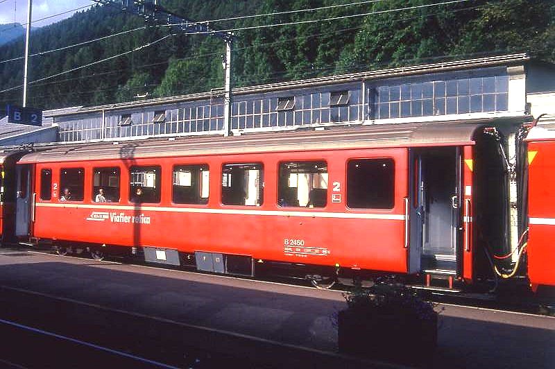 RhB - B 2460 am 30.08.1993 in Poschiavo - 2.Klasse verk�rzter Einheitspersonenwagen (Typ II) f�r Berninabahn  - Baujahr.1972 - FFA/SWP - Fahrzeuggewicht 12,00t - Sitzpl�tze 48 - L�P 14,91m - zul�ssige Geschwindigkeit 90 km/h - �2= 09.02.1990 - Logo RhB in r�toromanisch, Griffstangen neben den T�ren, Klassezahlen klein, flacher Anschriftenblock - Lebenslauf: ex B 2460 - 01/2002 ausr. - 06.05.2002 B 2457 II - Hinweis: Die Fahrzeugserie bestand aus 10 Wagen mit den Nummern 2451 bis 2460. 
