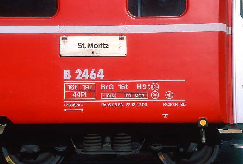 RhB - B 2464 am 13.10.2008 in St.Moritz - 2.Klasse verk�rzter Einheitspersonenwagen (Typ III) - Anschriftenfeld - Mutation: ex B 2464 - 2.7.2010 B 541.04
