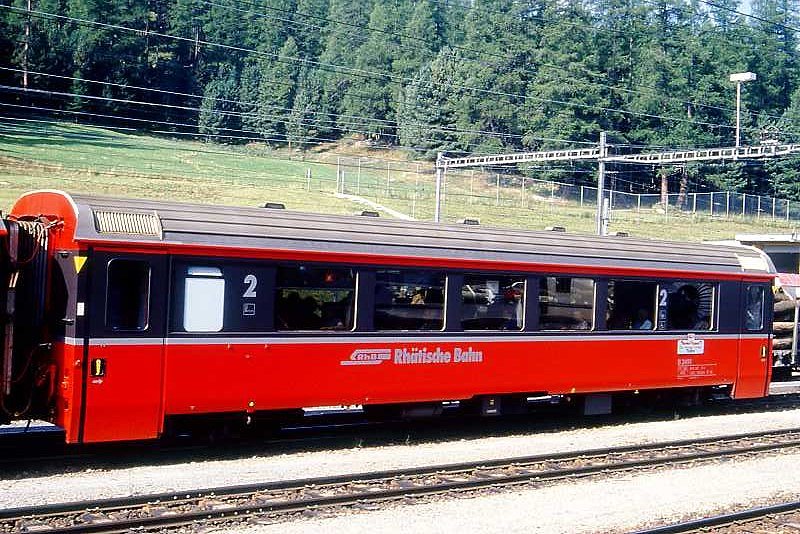 RhB - B 2491 am 07.09.1995 in Pontresina - 2.Klasse verk�rzter Einheitspersonenwagen (Typ IV) f�r Bernin-Express mit braunen Fensterband  - �bernahme 29.09.1992 - SWA - Fahrzeuggewicht 17,00t - Sitzpl�tze 44 - L�P 14,50m - zul�ssige Geschwindigkeit 90 km/h - Logo RhB in deutsch - Kennzeichnung an den Ecken gelbe Dreiecke - Hinweis: Die Fahrzeugserie besteht aus 7 Wagen mit den Nummern 2491 bis 2497. 
