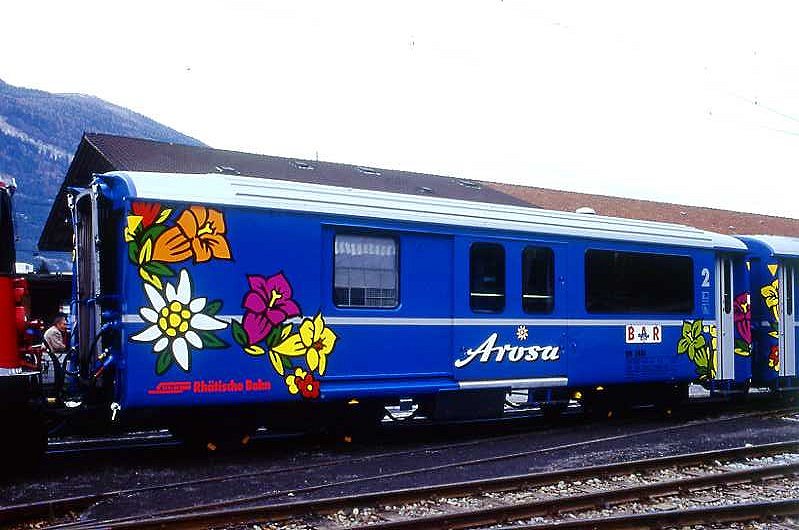 RhB - BD 2481 am 29.11.1997 in Chur - 2.Klasse Arosa-Express Barwagen mit Gep�ckabteil - �bernahme 06.03.1981 - SWS/SWP/RhB - Fahrzeuggewicht 11,00t - Zuladung 3,00t - Sitzpl�tze 5 - L�P 11,91m - zul�ssige Geschwindigkeit 90 km/h - �3=28.11.1997 - Logo RhB in deutsch. Hinweis: Lackierung Arosa-Express - Lebenslauf: ex BD 2433 - 28.11.1997 BD 2481 - 16.06.2011 Lackierung rot
