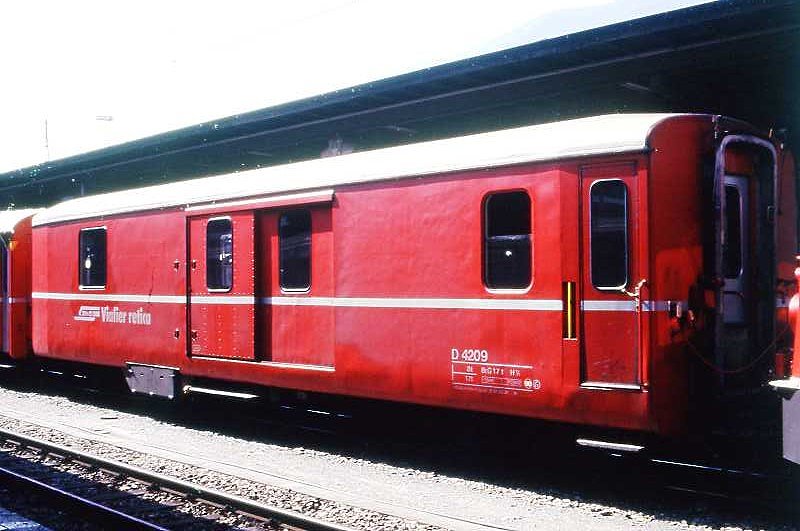 RhB - D 4209 - Gep�ckwagen am 06.09.1996 in Chur - Baujahr 1914, nach Umbau �bernahme 31.12.1962 - SIG - Fahrzeuggewicht 17,00t - Zuladung 8,00t - L�P 13,86m - zul�ssige Geschwindigkeit 90 km/h.-  �2=01.02.1991 - RhB-Logo rh�toromanisch - Lebenslauf: ex Dk4� 3502 - 31.12.1962 F4� 4209 - 1964 D 4209. Hinweis: d�nne Fahrzeugnummer
