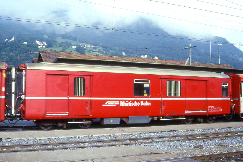 RhB - D 4210 - Gep�ckwagen am 19.06.1999 in Landquart - �bernahme 14.01.1961 - FFA/SIG - Fahrzeuggewicht 14,00t - Zuladung 8,00t - L�P 13,74m - zul�ssige Geschwindigkeit 90 km/h.-  �2=11.03.1994 - RhB-Logo italienisch. Hinweis: jetzt mit Bremszahnrad durchstrichen, d�nne Fahrzeugnummer
