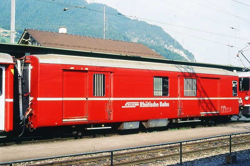 RhB - D 4213 - Gep�ckwagen am 06.09.1996 in Landquaret - �bernahme 15.12.1960 - FFA/SIG - Fahrzeuggewicht 14,00t - Zuladung 8,00t - L�P 13,74m - zul�ssige Geschwindigkeit 90 km/h.-  �2=03.04.1992 - RhB-Logo deutsch Lebenslauf: ex F4� 4213 - 1964 D 4213 - Hinweis: d�nne Fahrzeugnummer, die Gep�ckwagenserie besteht aus 4 Fahrzeugen mit den Nummern 4210 bis 4213
