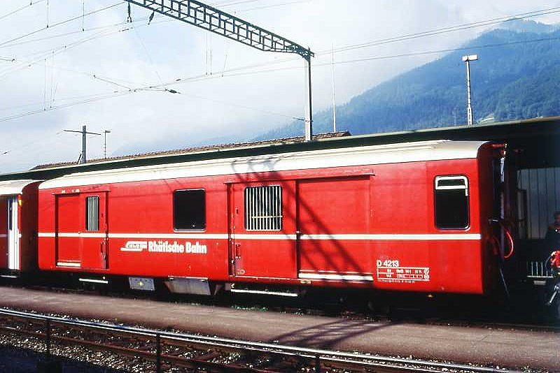 RhB - D 4213 - Gep�ckwagen am 06.09.1996 in Landquaret - �bernahme 15.12.1960 - FFA/SIG - Fahrzeuggewicht 14,00t - Zuladung 8,00t - L�P 13,74m - zul�ssige Geschwindigkeit 90 km/h.-  �2=03.04.1992 - RhB-Logo deutsch Lebenslauf: ex F4� 4213 - 1964 D 4213 - Hinweis: d�nne Fahrzeugnummer, die Gep�ckwagenserie besteht aus 4 Fahrzeugen mit den Nummern 4210 bis 4213

