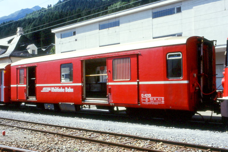 RhB - D 4213 - Gep�ckwagen am 23.08.1997 in Disentis - �bernahme 15.12.1960 - FFA/SIG - Fahrzeuggewicht 14,00t - Zuladung 8,00t - L�P 13,74m - zul�ssige Geschwindigkeit 90 km/h.-  �2=03.04.1992 - RhB-Logo deutsch Lebenslauf: ex F4� 4213 - 1964 D 4213 - Hinweis: d�nne Fahrzeugnummer, die Gep�ckwagenserie besteht aus 4 Fahrzeugen mit den Nummern 4210 bis 4213
