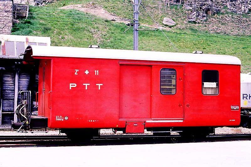 RhB - Z� 11 II am 27.05.1990 in St.Moritz - Baujahr 1964 - RhB/PAG - Fahrzeuggewicht 8,50t - Ladegewicht 5,00t - L�P 8,90m - zul�ssige Geschwindigkeit 60 km/h - �2=18.03.1989 - Lebenslauf: ex Z�� 11 II - 1969 Z� 11 II - 06/1996 Z�i 13011 - 1996 ausr - 12/1997 YSteC D� 71
