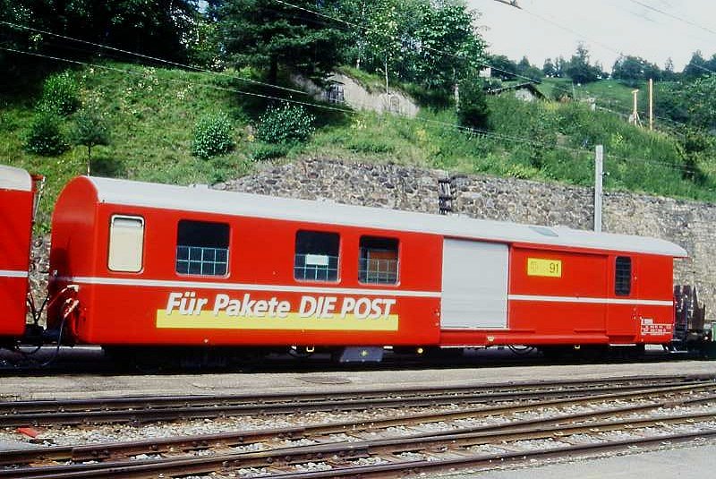 RhB - Z 13091 am 03.09.1996 in Filisur - Postwagen 4-achsig mit 1 offenen Plattform - �bernahme: 09.12.1966 - SWS - Fahrzeuggewicht 15,50t - Zuladung 9,00t - L�P 16,87m - zul�ssibe Geschwindigkeit = 90 km/h - �3=08.03.1984 - Werbung: F�r Pakete die Post - Lebenslauf: ex Z� 90 - 1969 Z 91 - 05/1996 Z 13091 - 06/2005 verkauft nach Naturns/Italien
