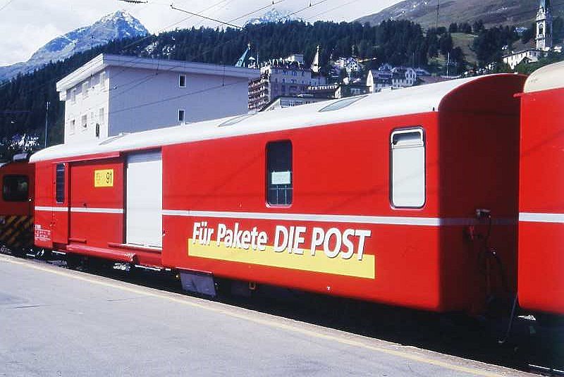 RhB - Z 13091 am 04.09.1996 in St.Moritz - Postwagen 4-achsig mit 1 offenen Plattform - �bernahme: 09.12.1966 - SWS - Fahrzeuggewicht 15,50t - Zuladung 9,00t - L�P 16,87m - zul�ssibe Geschwindigkeit = 90 km/h - �3=08.03.1984 - Werbung: F�r Pakete die Post - Lebenslauf: ex Z� 90 - 1969 Z 91 - 05/1996 Z 13091 - 06/2005 verkauft nach Naturns/Italien
