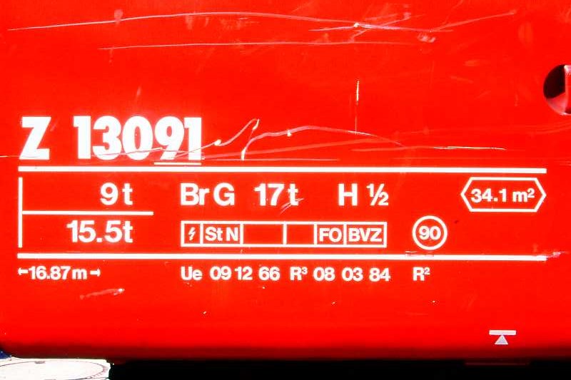 RhB - Z 13091 am 04.09.1996 in St.Moritz - Postwagen 4-achsig mit 1 offenen Plattform - �bernahme: 09.12.1966 - SWS - Anschriftenfeld
