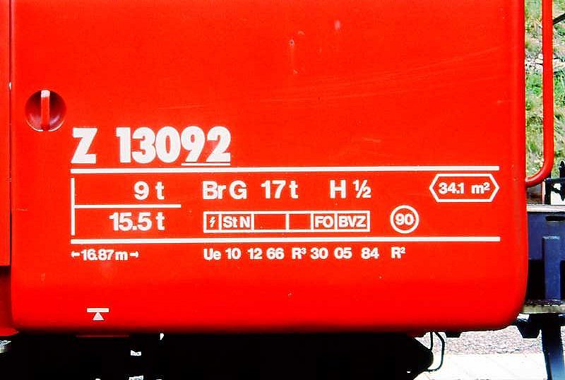 RhB - Z 13092 am 28.08.1996 in Berg�n - Postwagen 4-achsig mit 1 offenen Plattform - �bernahme: 10.12.1966 - SWS - Anschriftenfeld
