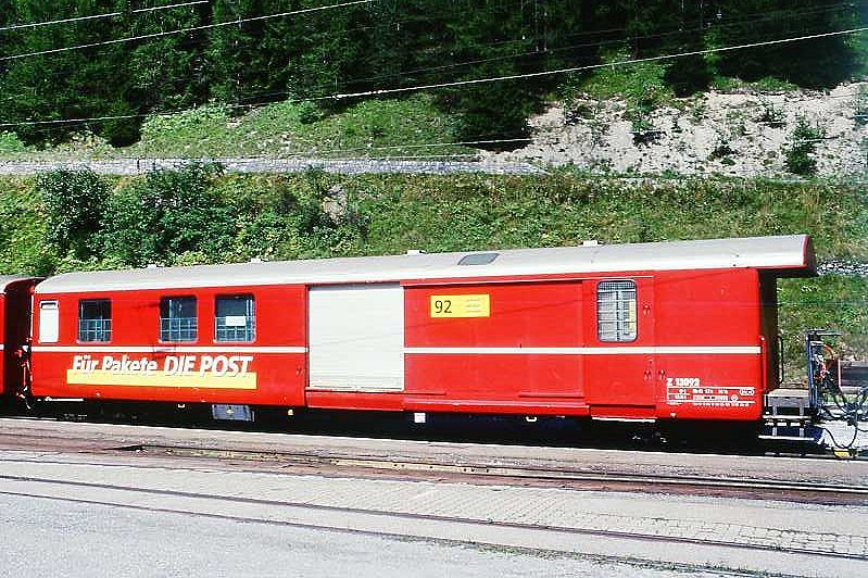 RhB - Z 13092 am 26.08.1998 in Berg�n - Postwagen 4-achsig mit 1 offenen Plattform - �bernahme: 10.12.1966 - SWS - Fahrzeuggewicht 15,50t - Zuladung 9,00t - L�P 16,87m - zul�ssige Geschwindigkeit = 90 km/h - �3=30.05.1984 �1=07.03.1997 - Werbung: F�r Pakete DIE POST - Lebenslauf: ex Z� 92 - 1969 Z 92 - 05/1996 Z 13092 - 06/2005 verkauft nach Naturns/Italien
