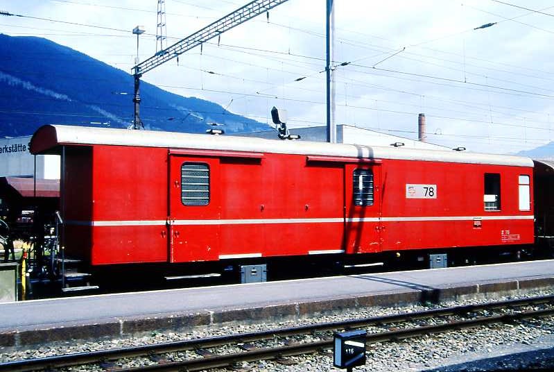 RhB - Z 78 am 11.06.1993 in Chur - Baujahr 1959 - SWS - Fahrzeuggewicht 17,00t - Ladegewicht 8,00t - L�P 14,41m - zul�ssige Geschwindigkeit 90 km/h - �2=21.02.1990 - Lebenslauf: ex Z4� 78 - 1964 Z� 78 - 1969 Z 78 - 09/1999 Xak 9382
