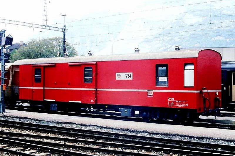 RhB - Z 79 am 18.05.1991 in Chur - Baujahr 1960 - SWS - Fahrzeuggewicht 17,00t - Ladegewicht 8,00t - L�P 14,41m - zul�ssige Geschwindigkeit 90 km/h - �2=08.02.1991 - Lebenslauf: ex Z4� 79 - 1964 Z� 79 - 1969 Z 79 - 08/1997 verkauft an RhB - 09/1999 Xak 9383
