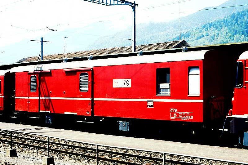 RhB - Z 79 am 22.05.1991 in Landquart - Baujahr 1960 - SWS - Fahrzeuggewicht 17,00t - Ladegewicht 8,00t - L�P 14,41m - zul�ssige Geschwindigkeit 90 km/h - �2=08.02.1991 - Lebenslauf: ex Z4� 79 - 1964 Z� 79 - 1969 Z 79 - 08/1997 verkauft an RhB - 09/1999 Xak 9383
