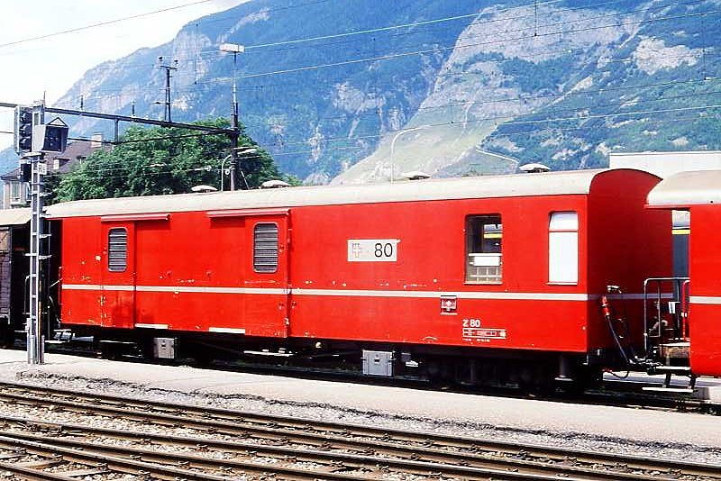 RhB - Z 80 am 03.06.1990 in Chur - �bernahme 06.04.1960 - SWS - Fahrzeuggewicht 17,00t - Ladegewicht 8,00t - L�P 14,43m - zul�ssige Geschwindigkeit 90 km/h - �2=15.01.1985 - Lebenslauf: ex Z4� 80 - 1964 Z� 80 - 1969 Z 80 - 10/1997 verkauft an RhB - 09/1999 Xak 9384

