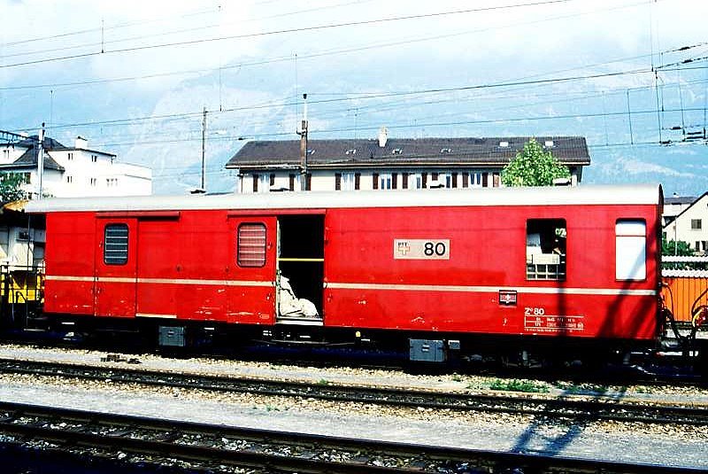 RhB - Z 80 am 11.05.1994 in Chur - �bernahme 06.04.1960 - SWS - Fahrzeuggewicht 17,00t - Ladegewicht 8,00t - L�P 14,43m - zul�ssige Geschwindigkeit 90 km/h - �1=01.03.1991 - Lebenslauf: ex Z4� 80 - 1964 Z� 80 - 1969 Z 80 - 10/1997 verkauft an RhB - 09/1999 Xak 9384
