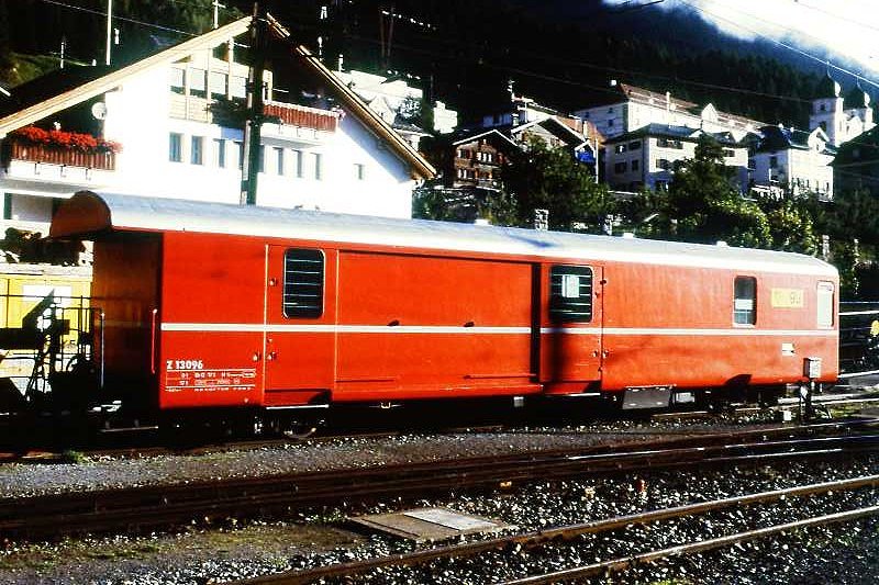 RhB - Z 96 am 30.08.1997 in Disentis - Postwagen 4-achsig mit 1 offenen Plattform - �bernahme: 30.10.1969 - SWS - Fahrzeuggewicht 17,00t - Zuladung 9,00t - L�P 16,87m - zul�ssige Geschwindigkeit = 90 km/h - �3=17.10.1984 �2=21.02.1997 - Lebenslauf: ex Z� 96 - 1969 Z 96 - 11/1996 Z 13096 - 02/2003 ausr. - 04/2003 Xak 9457
